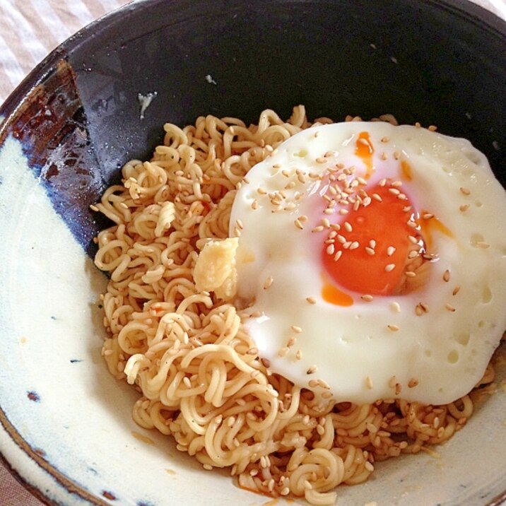 油そばの目玉焼きのせ